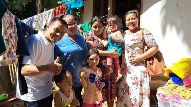 Fundación Sonrisitas de Zoé llevan apoyo a madre de familia cuya hija padece de rara enfermedad