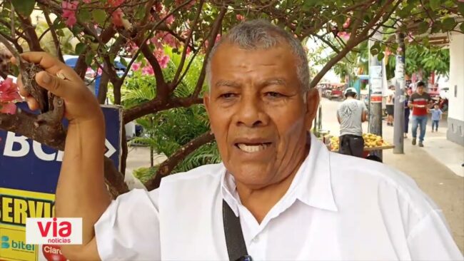 Vendedores informales del barrio Comercio exigen autorización para feria navideña