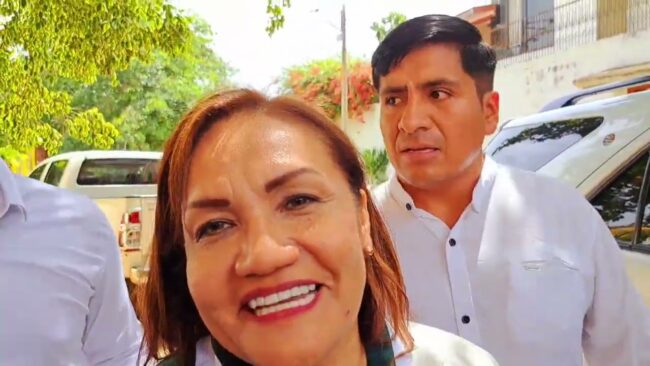 A empujones trataron de impedir que alcaldesa brinde declaraciones A empujones trataron de impedir que alcaldesa brinde declaraciones