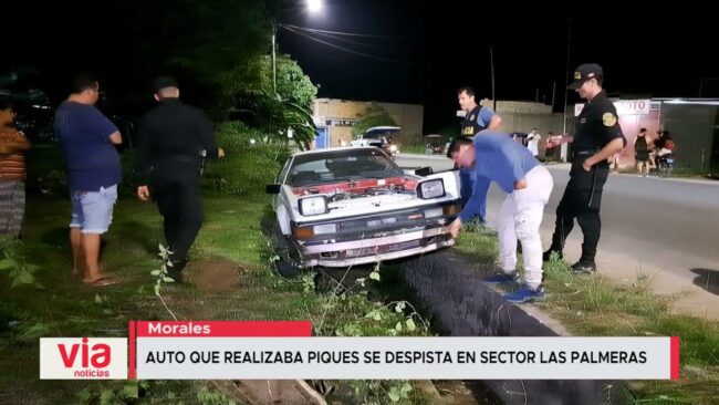 Auto que realizaba piques se despista en sector Las Palmeras Auto que realizaba piques se despista en sector Las Palmeras