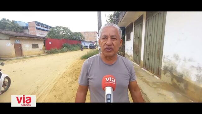 Vecinos del Jirón Perú esperan que se retome la obra del colector tras resolución judicial Vecinos del Jirón Perú esperan que se retome la obra del colector tras resolución judicial