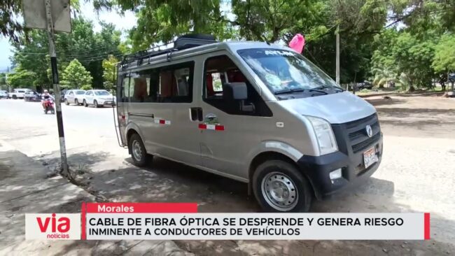 Cable de fibra óptica se desprende y genera riesgo inminente a conductores de vehículos Cable de fibra óptica se desprende y genera riesgo inminente a conductores de vehículos