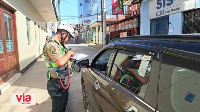 Imponen papeletas a conductores de vehículos  por estacionarse en zona prohibida