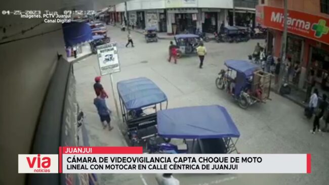 Cámara de videovigilancia capta choque de moto  lineal con motocar en calle céntrica de Juanjui