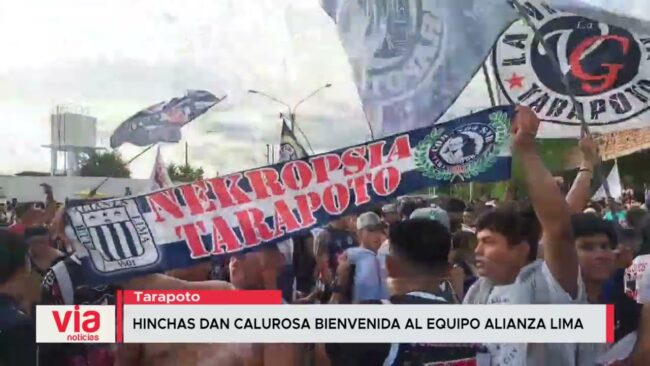 Hinchas dan calurosa bienvenida al equipo Alianza Lima