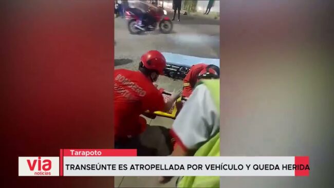 Transeúnte es atropellada por motocicleta y queda herida Transeúnte es atropellada por motocicleta y queda herida