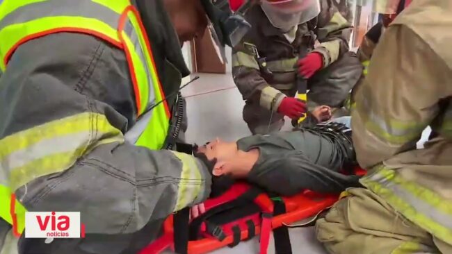 Sorprenden a estudiantes de la UPEU con simulacro de incendio Sorprenden a estudiantes de la UPEU con simulacro de incendio