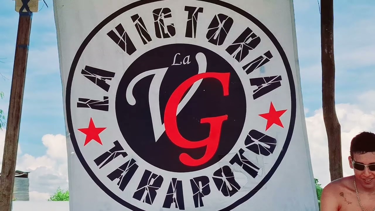 Jóvenes barristas realizan jornada de limpieza y piden mejoras en loza deportiva Jóvenes barristas realizan jornada de limpieza y piden mejoras en loza deportiva