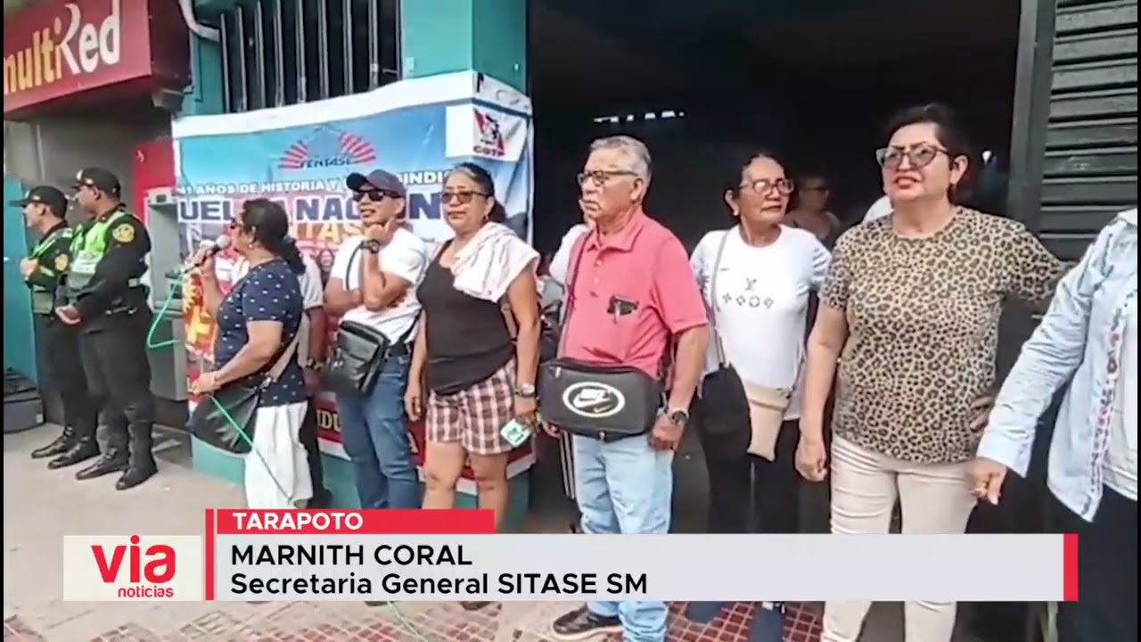 Administrativos del sector educación en huelga realizan plantón en la Ugel SM Administrativos del sector educación en huelga realizan plantón en la Ugel SM