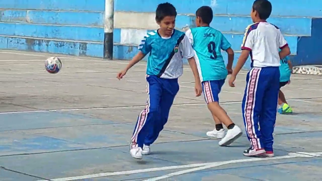 Urgen mejoras en lozas deportivas del colegio Túpac Amaru Urgen mejoras en lozas deportivas del colegio Túpac Amaru