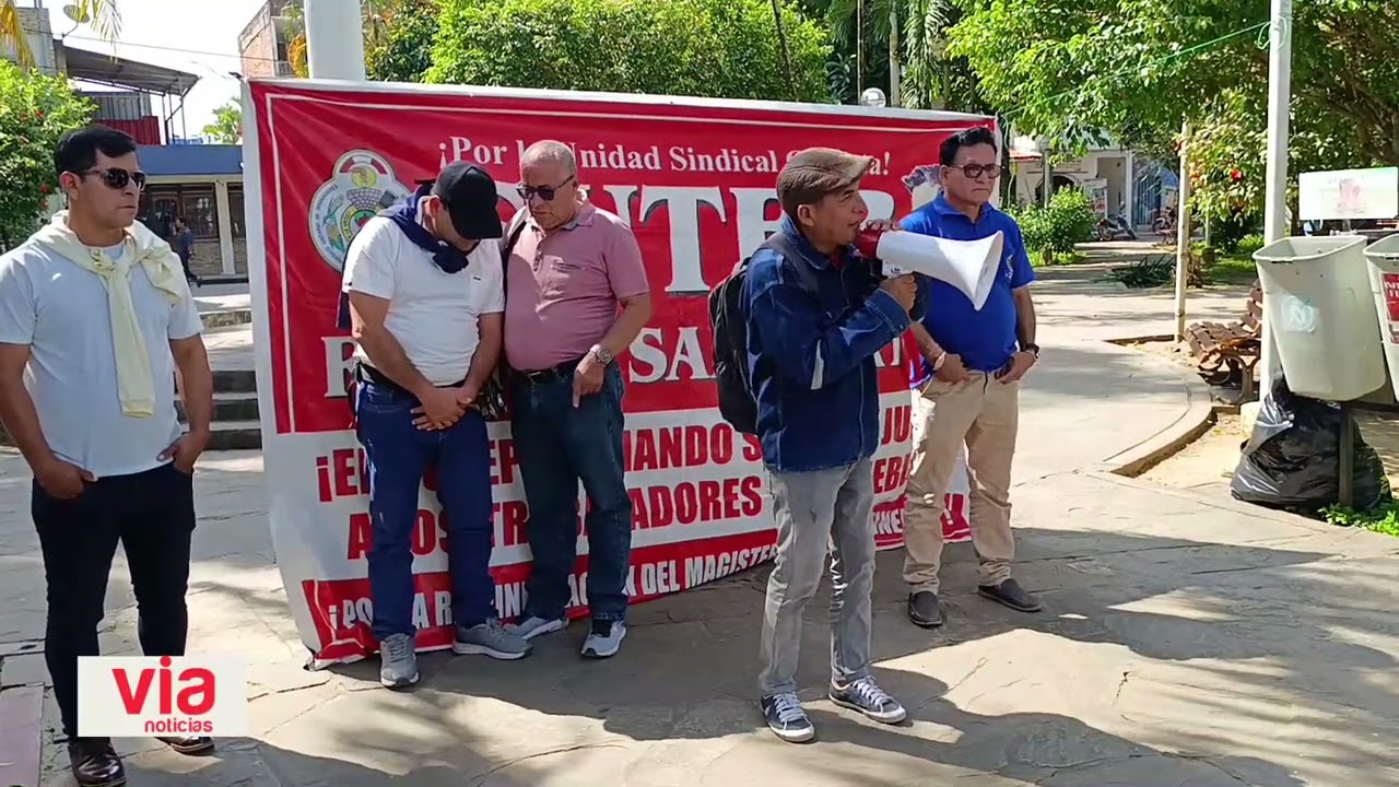 Docentes del Sutep San Martín protestan exigiendo pago de CTS Docentes del Sutep San Martín protestan exigiendo pago de CTS