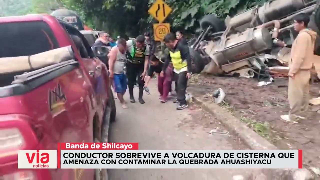 Conductor sobrevive a volcadura de cisterna que amenaza con contaminar la quebrada Ahuashiyacu Conductor sobrevive a volcadura de cisterna que amenaza con contaminar la quebrada Ahuashiyacu