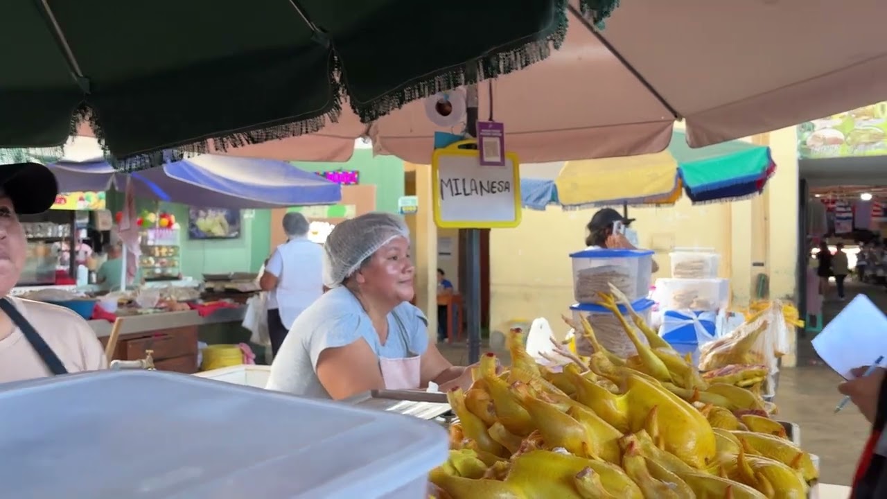 Fiscalizan puestos de venta de pollos eviscerados en el Mercado Tres Fiscalizan puestos de venta de pollos eviscerados en el Mercado Tres