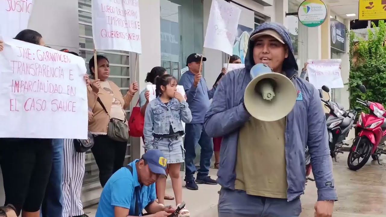 Simpatizantes de Fuerza Popular exigen respuesta sobre exclusión de candidatos Simpatizantes de Fuerza Popular exigen respuesta sobre exclusión de candidatos